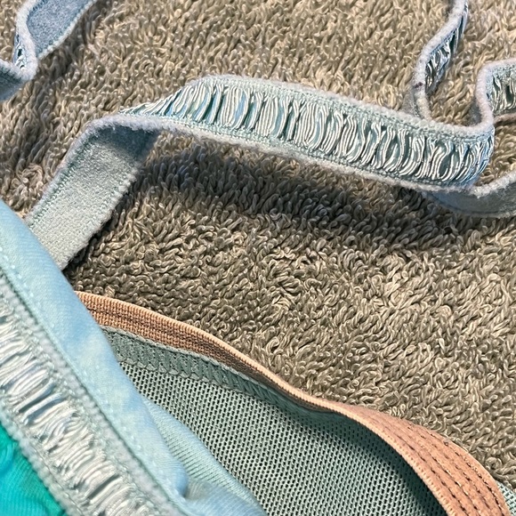 Lulumone Athletics size 6 top - Picture 4 of 5